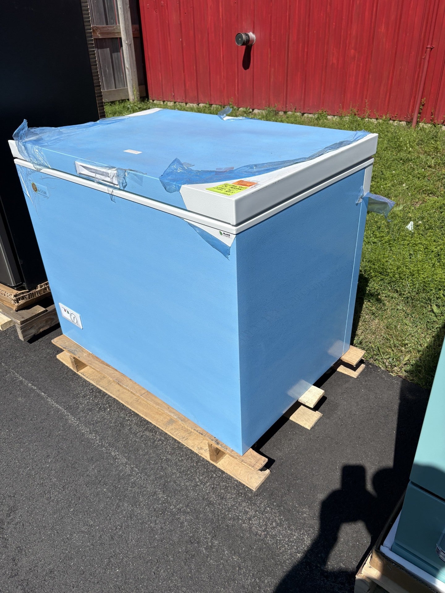 SunStar 8CU Solar/DC Chest Freezer - SCRATCH & DENT INSTORE