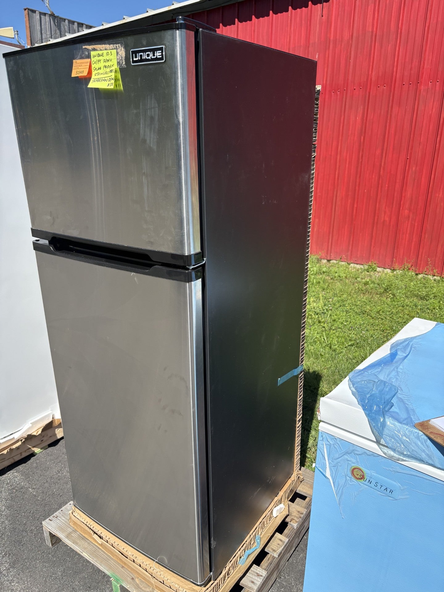 Unique 10.3 Cu/Ft 12/24V Solar DC Fridge With Freezer (Open Box)