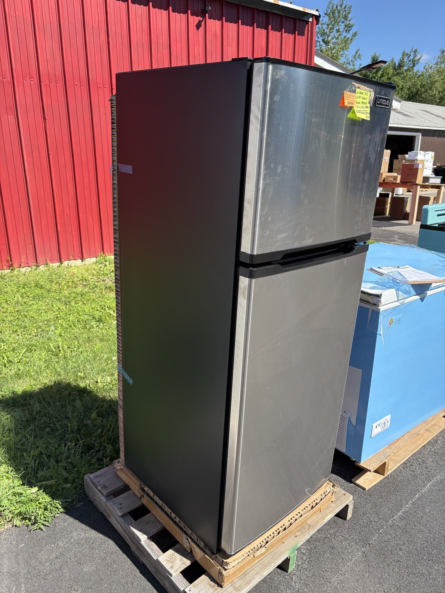 Unique 10.3 Cu/Ft 12/24V Solar DC Fridge With Freezer (Open Box)