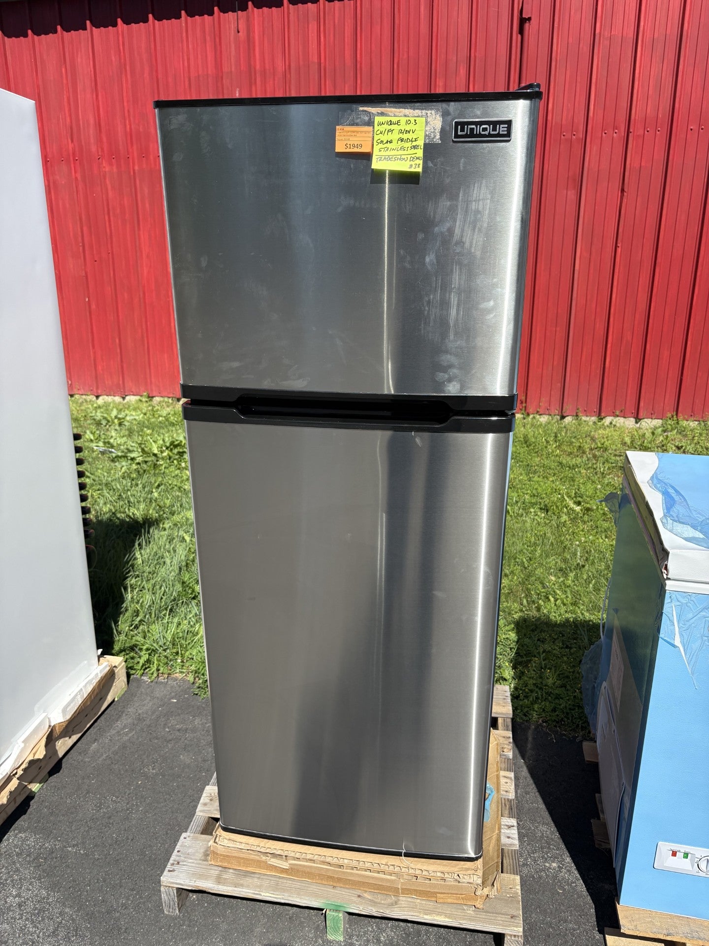 Unique 10.3 Cu/Ft 12/24V Solar DC Fridge With Freezer (Open Box)