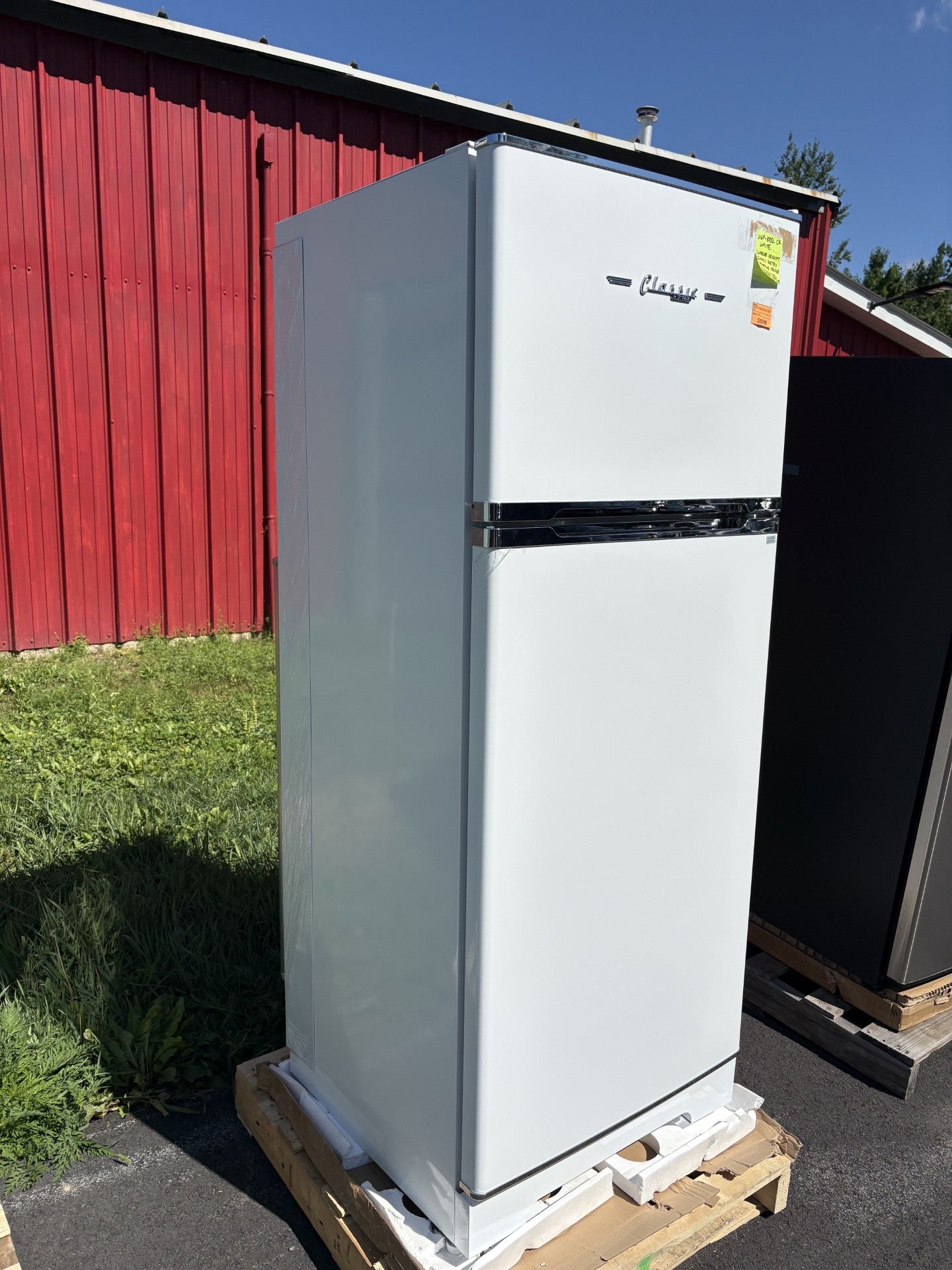 Unique 14 Cu/Ft Classic Retro Propane Fridge - White (Open Box)