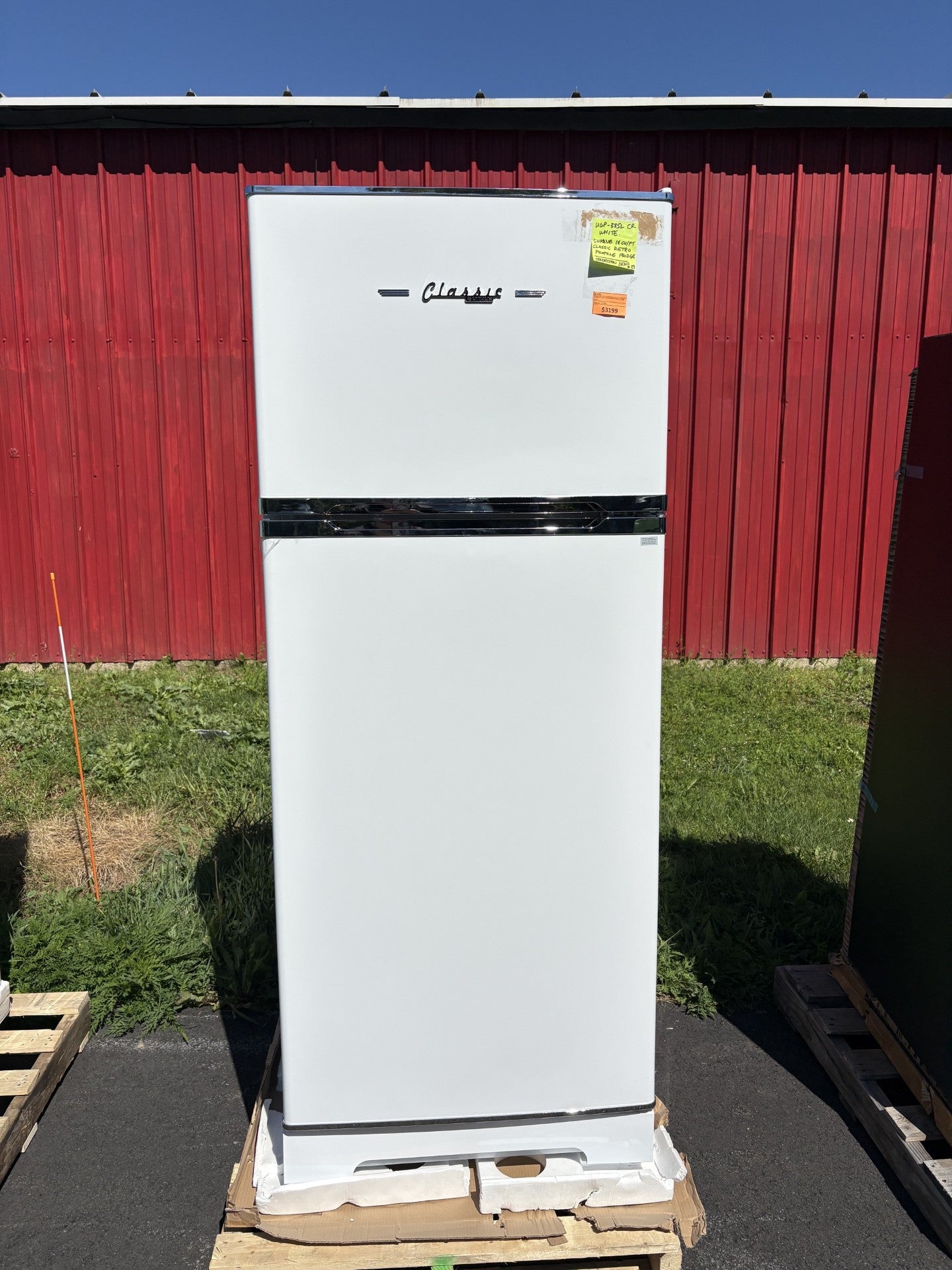 Unique 14 Cu/Ft Classic Retro Propane Fridge - White (Open Box)