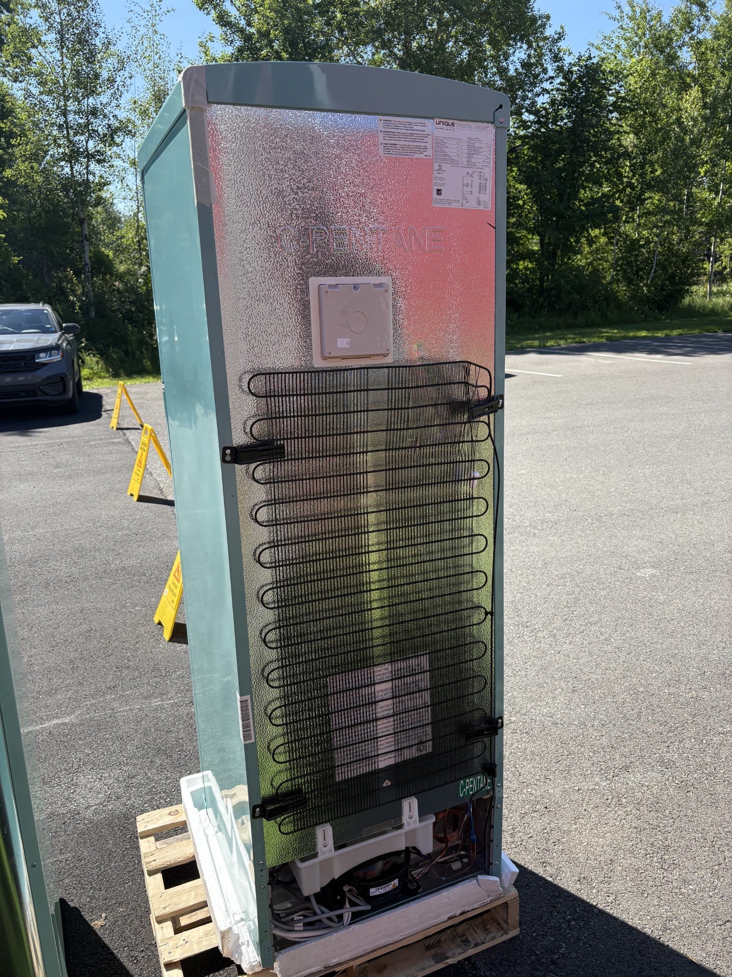 Unique 310L Top Mount Refrigerator (Scratch & Dent)