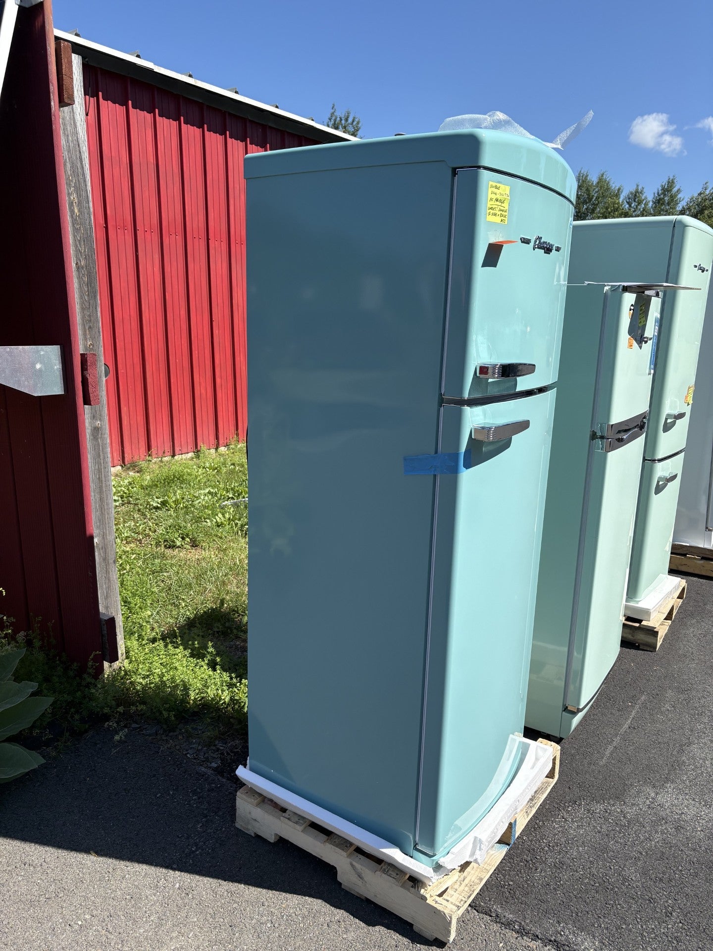 Unique 310L Top Mount Refrigerator (Scratch & Dent)