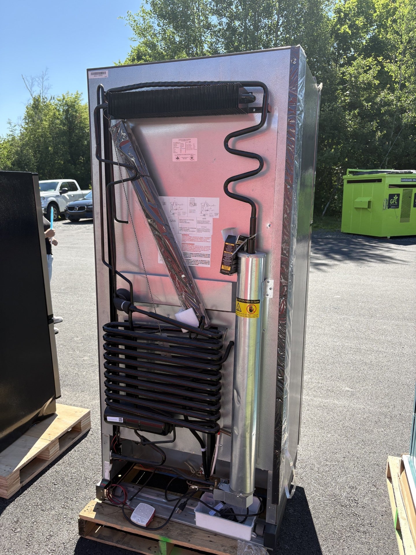 Unique 19 Cu/Ft Propane Fridge CM