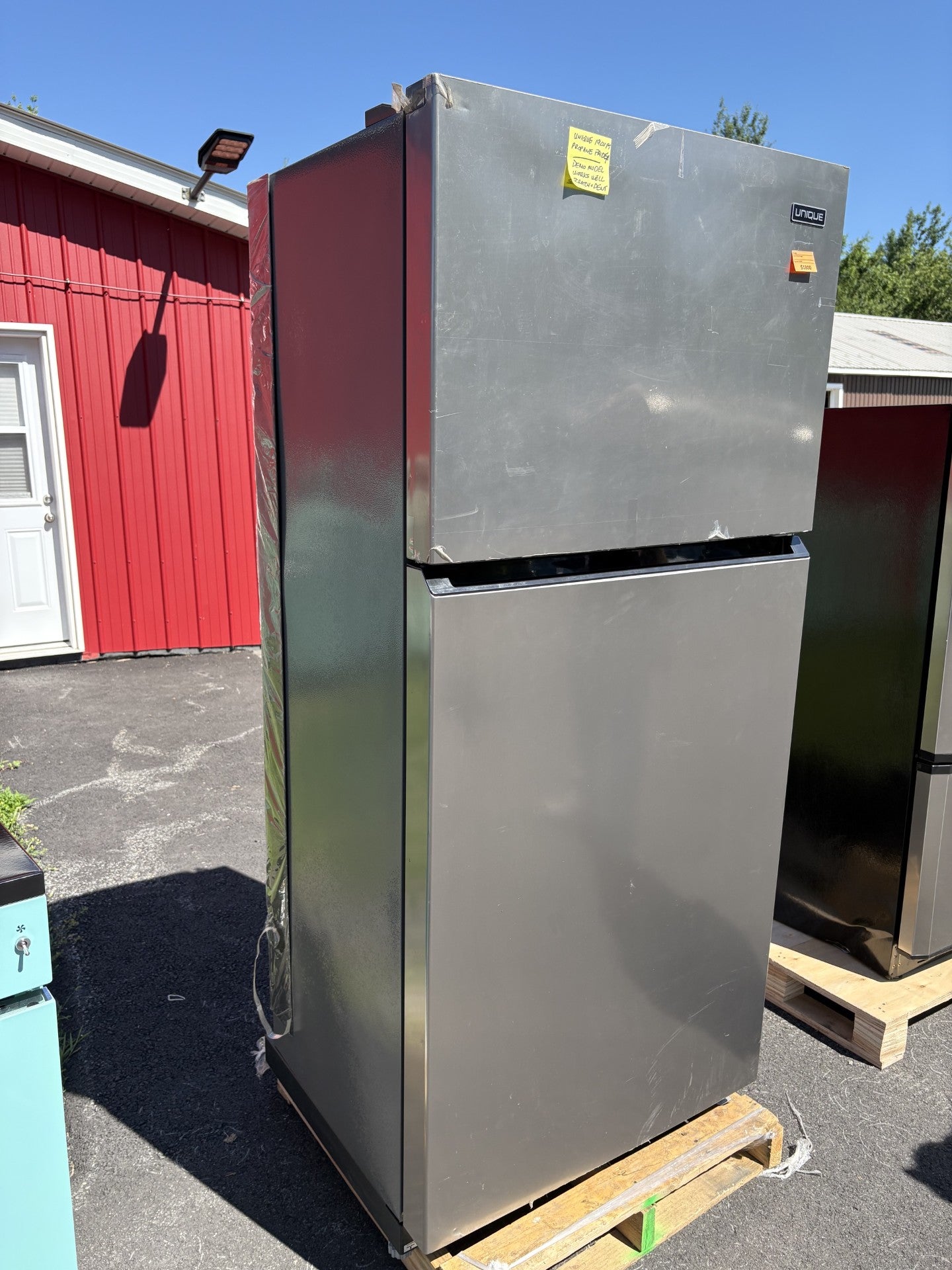 Unique 19 Cu/Ft Propane Fridge CM