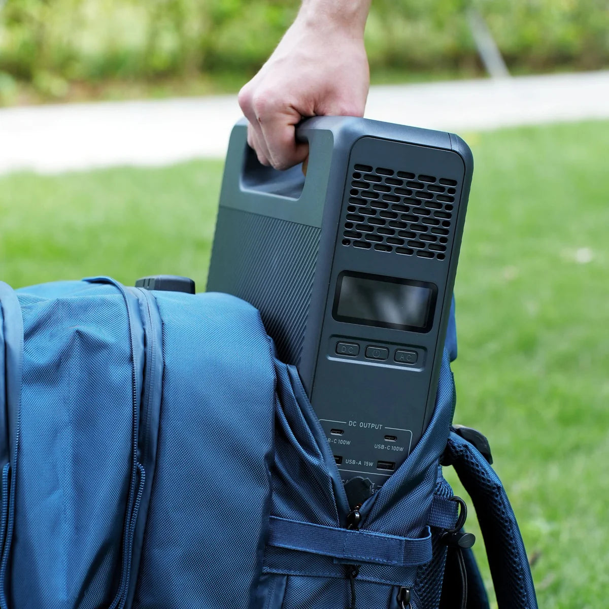 Estación de energía Bluetti Handsfree 2 en mochila