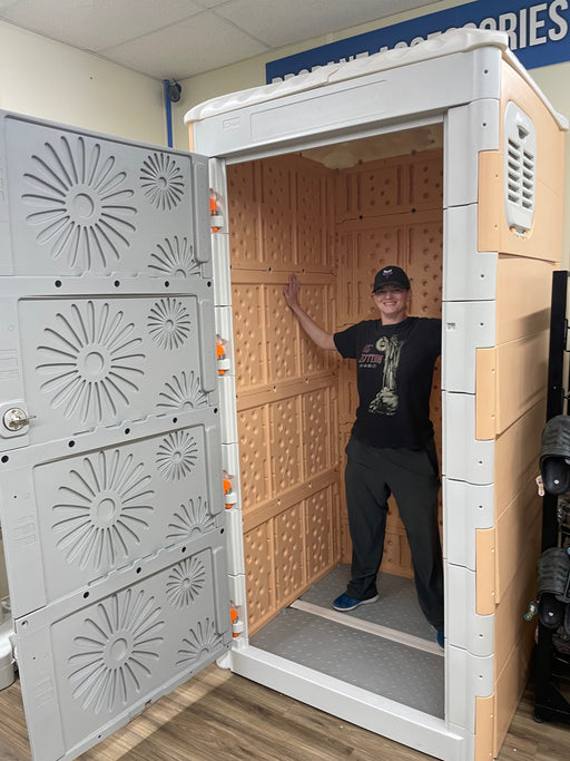 Homestead_Zondra_for_scale