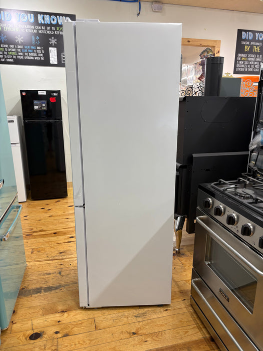 Unique Off-Grid 24-inch 11.7 cu. ft. 325L Solar DC Refrigerator - SCRATCH & DENT INSTORE