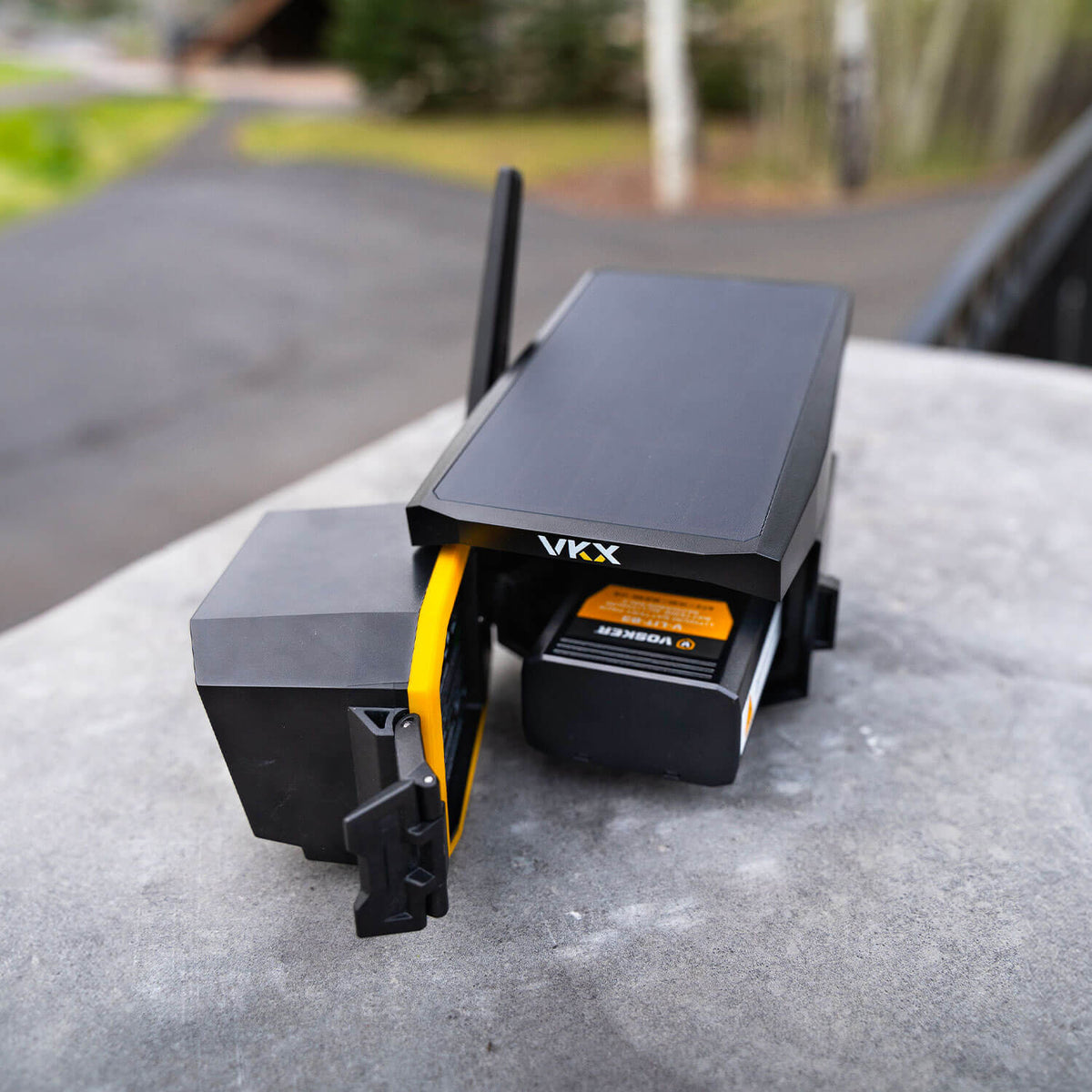 Vosker Solar Power LTE Mobile Security Camera