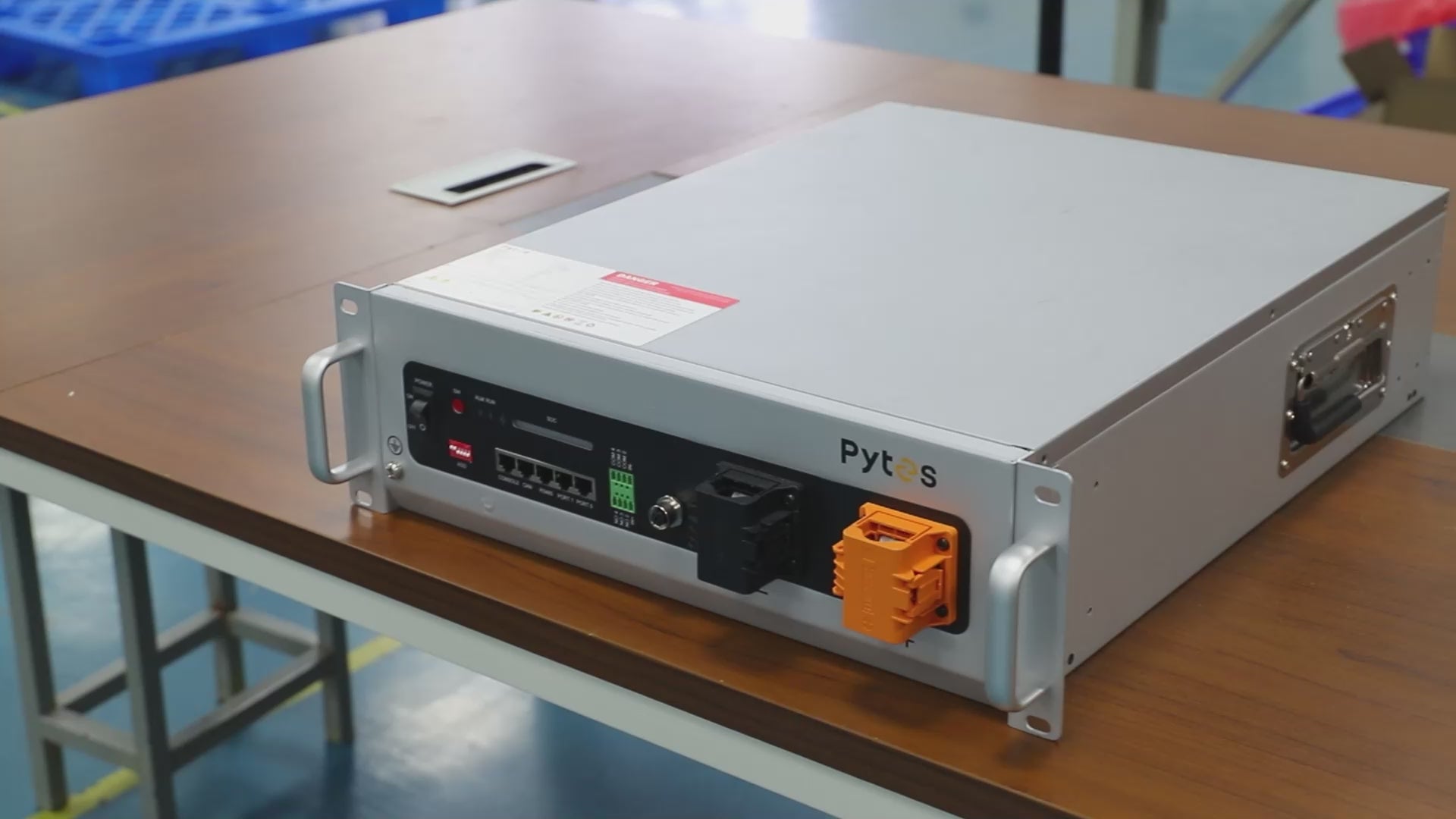 Load video: Pytes V5 5.12kWh 48V LFP Server Rack Battery Heated