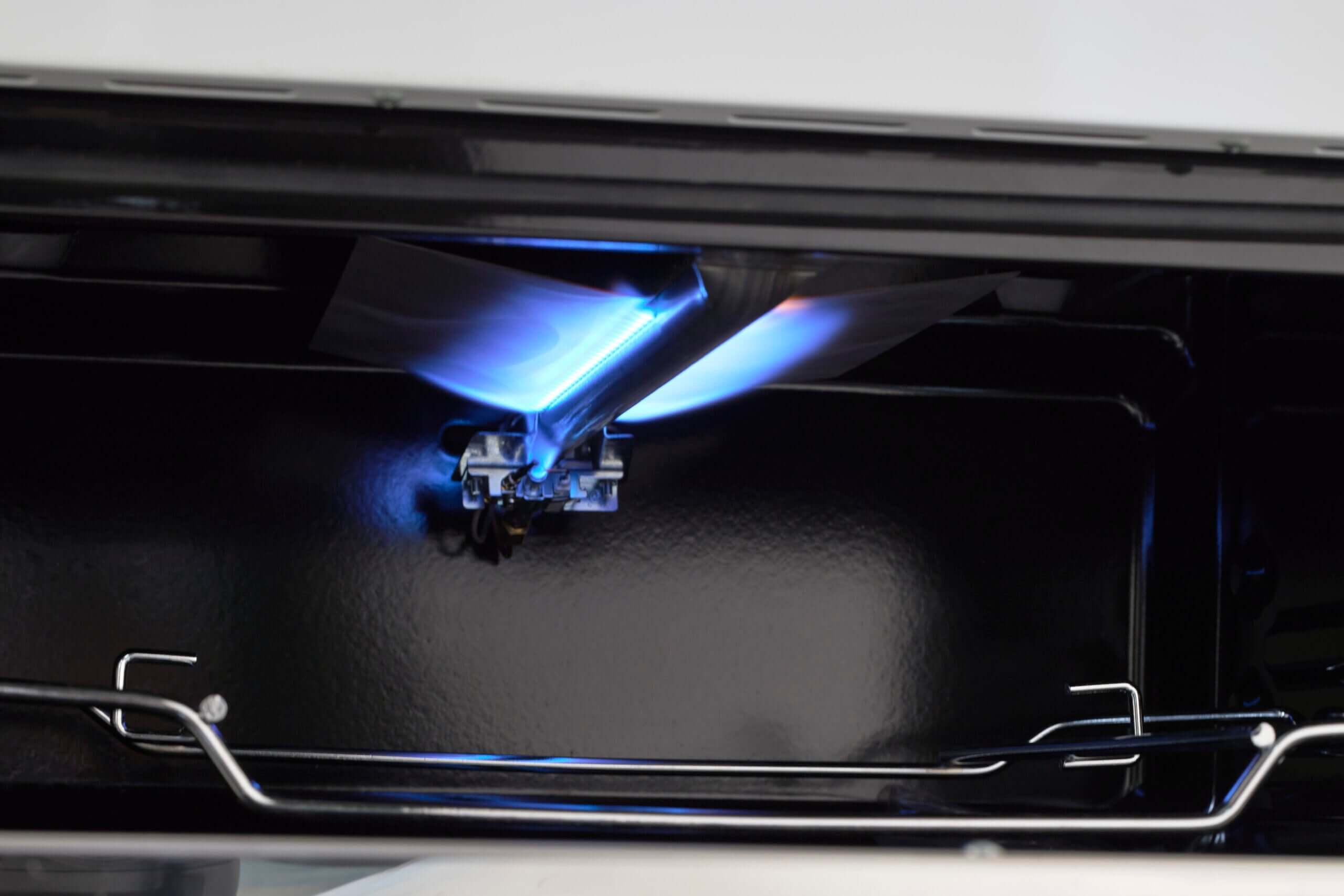 Battery ignition burner of Unique 24" Classic Retro Propane Range from Cabin Depot, demonstrating efficient gas usage.